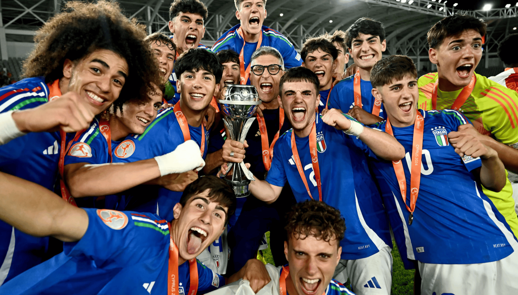 包含意大利队在与西班牙队的友谊赛中意外获胜的词条