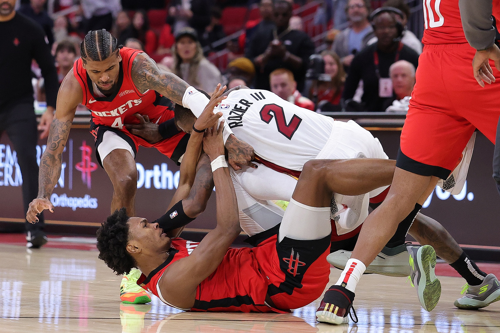 热火新秀在训练中受伤，或缺席对阵骑士的比赛的简单介绍